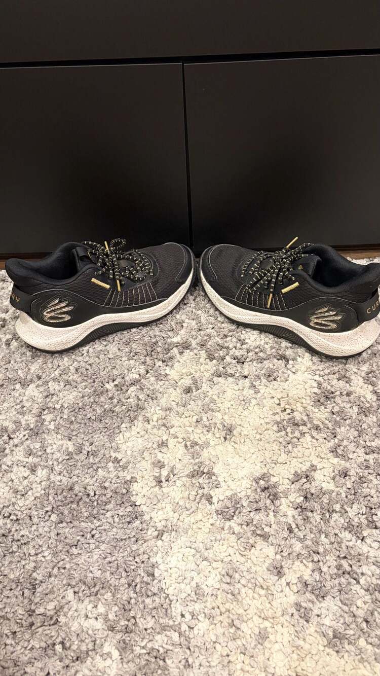 Under Armour Curry Sneaker Black Gold